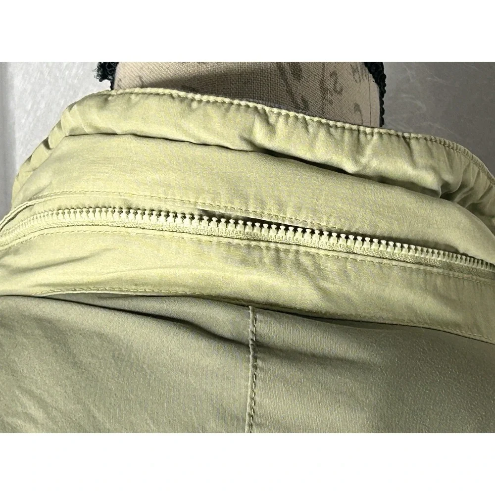 The North Face Light weight outer soft shell jacket Green/Grey Large NO‎ HOOD